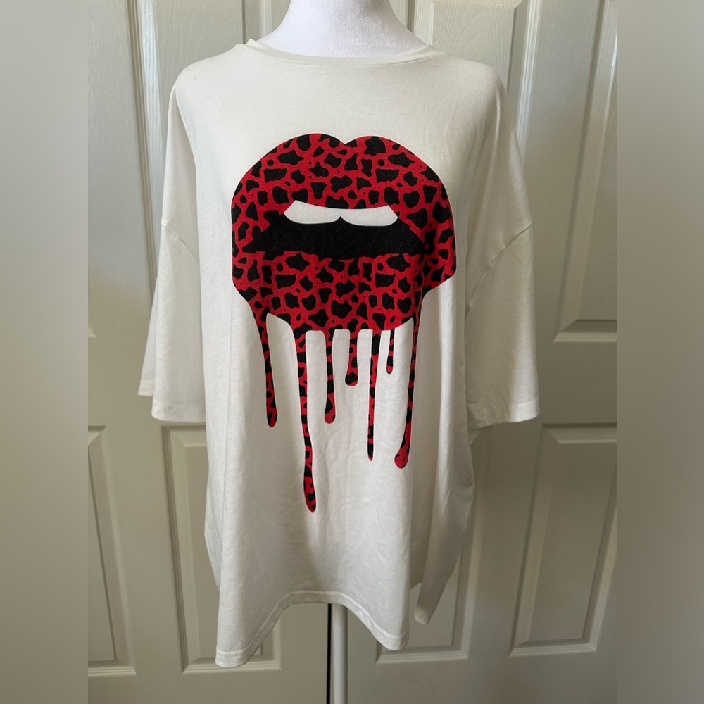 SHEIN Oversized T-shirt, red dripping lips print, size 8/10